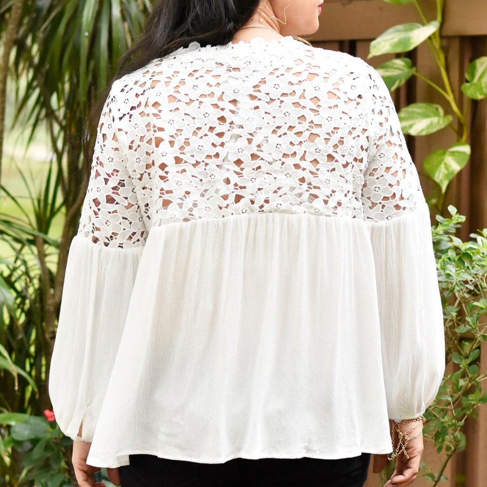 Floral Lace Blouse - Picture 4 of 4